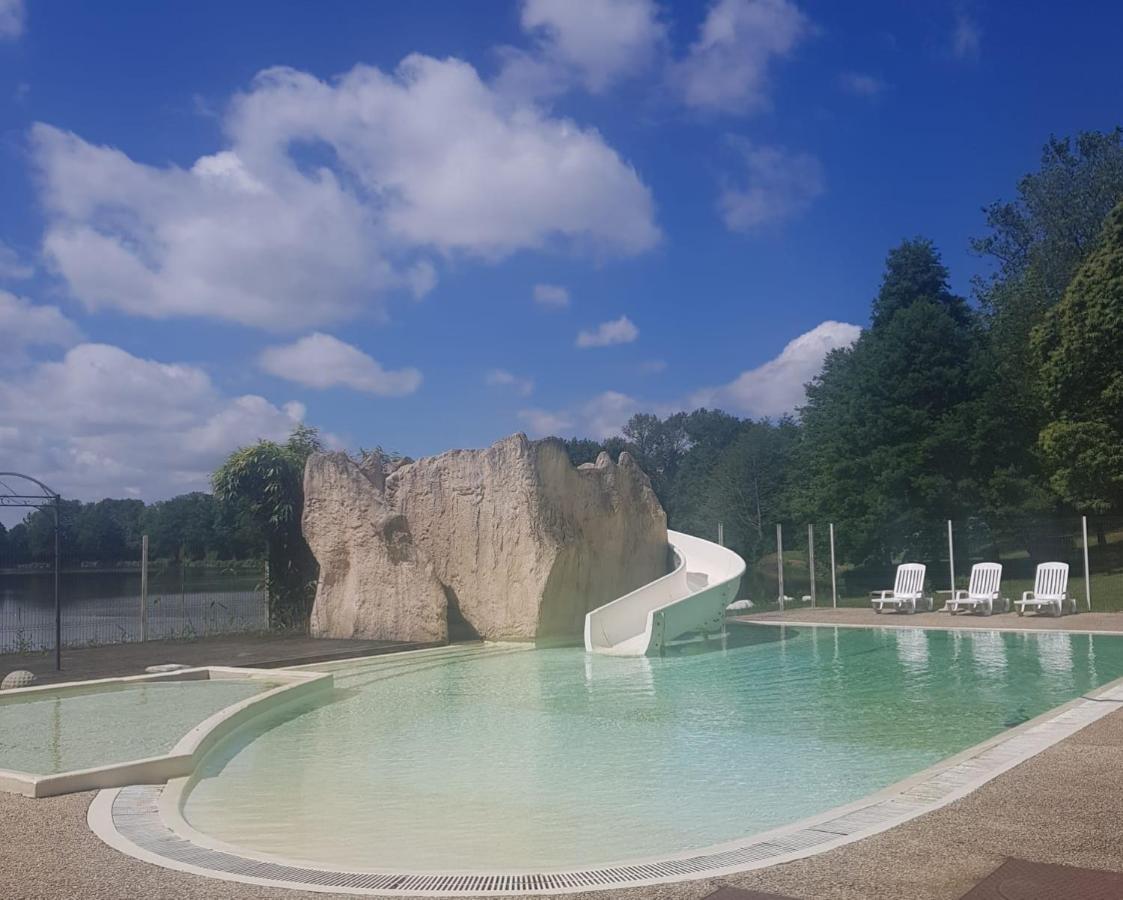 Chalet Simple Au Camping L'Etruyere Au Lac La Tardiere エクステリア 写真