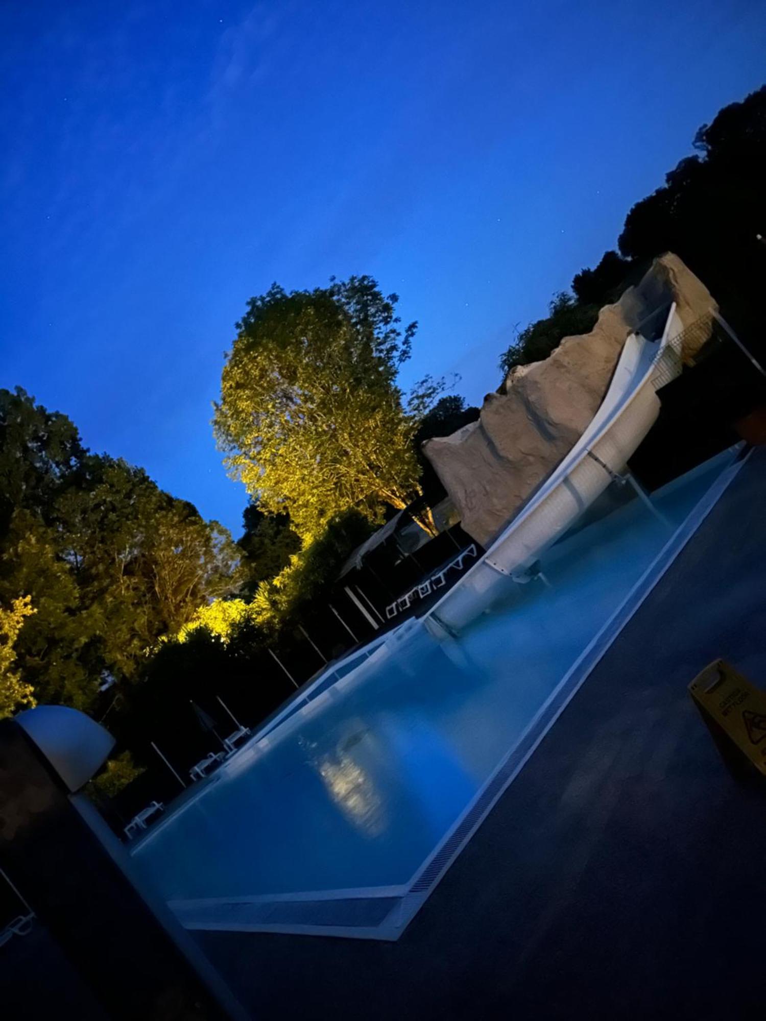 Chalet Simple Au Camping L'Etruyere Au Lac La Tardiere エクステリア 写真