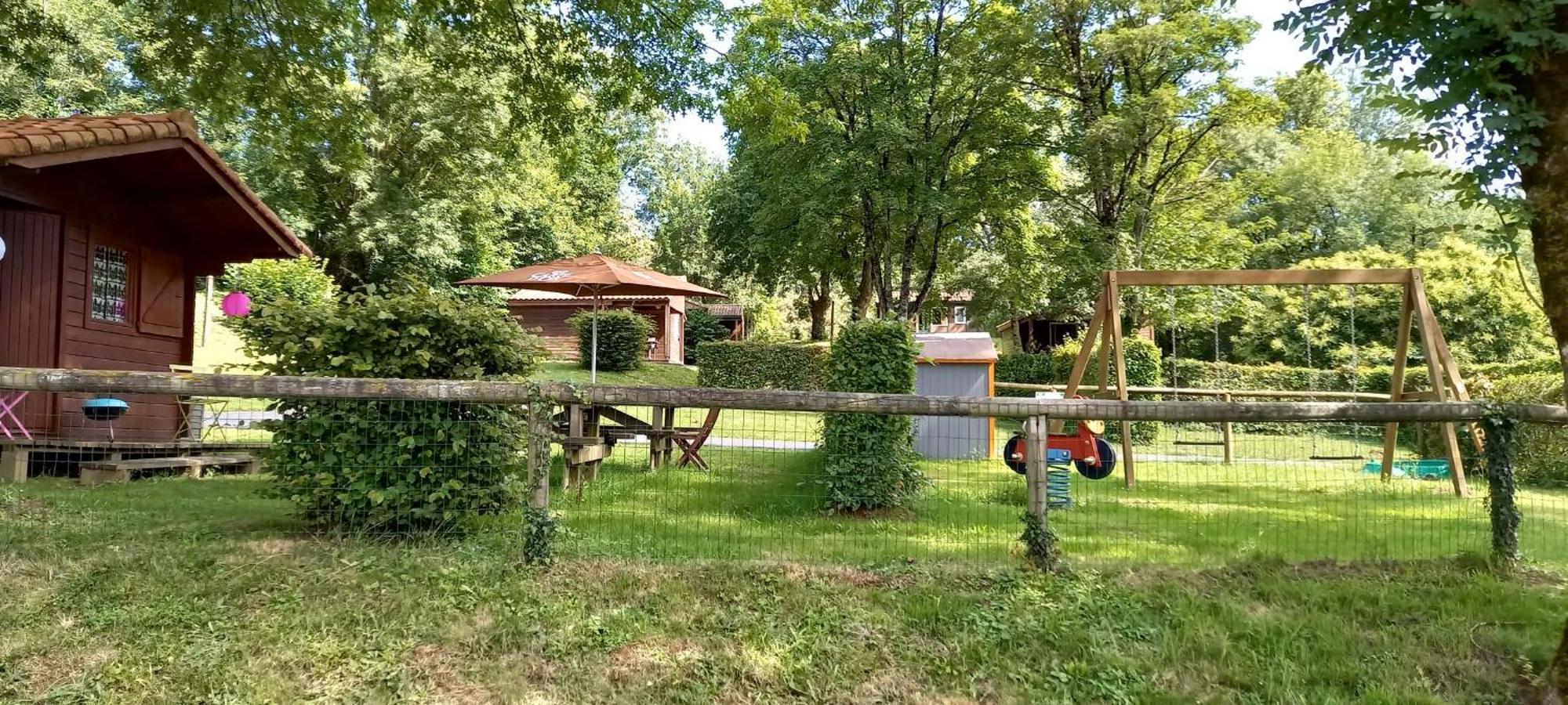 Chalet Simple Au Camping L'Etruyere Au Lac La Tardiere エクステリア 写真
